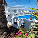 Agapi Hotel Karterados (Santorini)